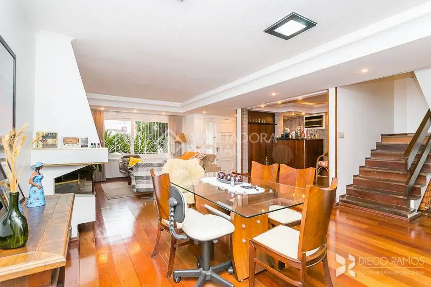 Foto 3 de Casa com 4 Quartos à venda, 350m² em Jardim Lindóia, Porto Alegre