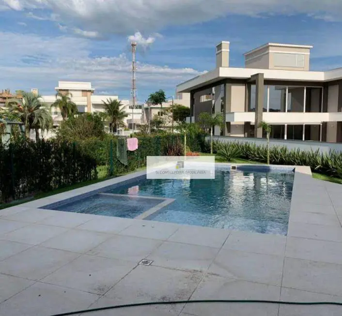 Foto 3 de Casa com 4 Quartos para alugar, 410m² em Jurerê Internacional, Florianópolis