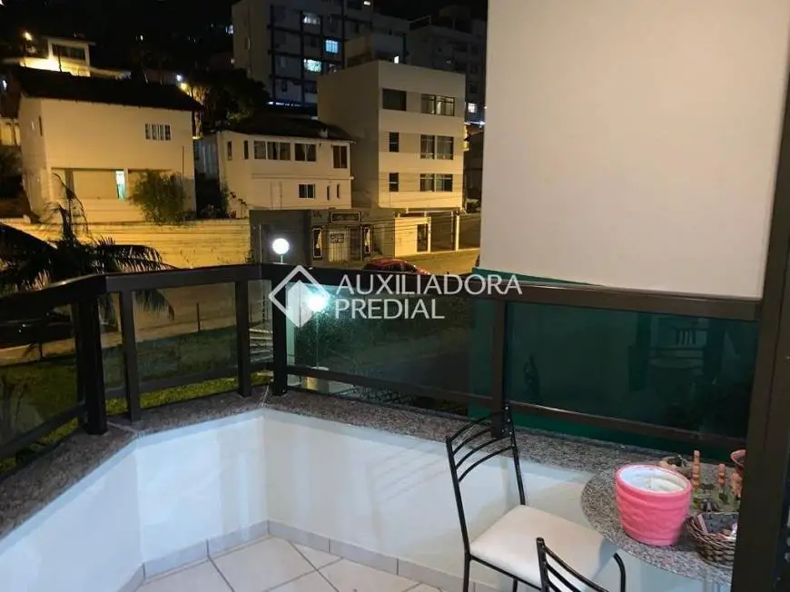 Foto 1 de Apartamento com 2 Quartos para alugar, 77m² em Centro, Florianópolis