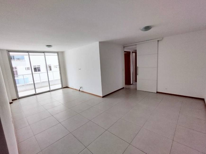 Foto 2 de Apartamento com 3 Quartos para alugar, 118m² em Piratininga, Niterói