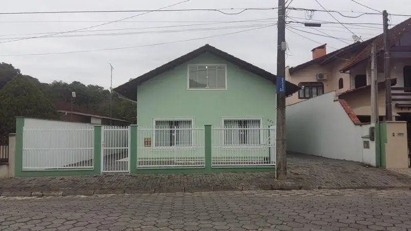 Foto 1 de Casa com 3 Quartos para alugar, 247m² em São Marcos, Joinville