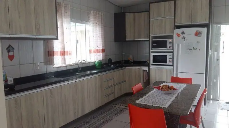 Foto 5 de Casa com 3 Quartos para alugar, 247m² em São Marcos, Joinville