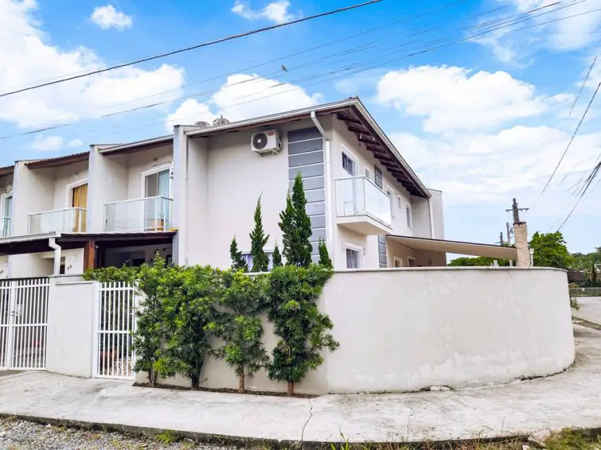 Foto 3 de Casa com 3 Quartos para alugar, 96m² em Vila Nova, Joinville