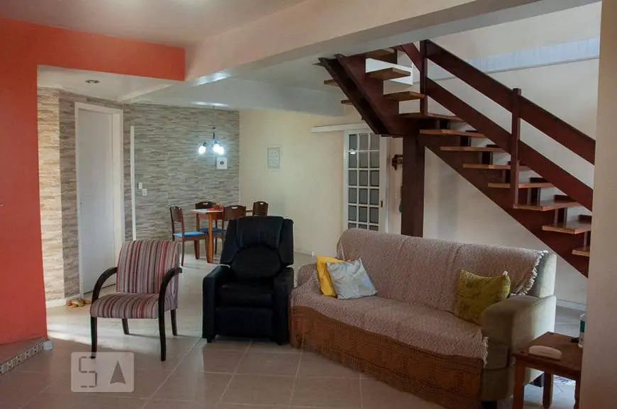 Foto 1 de Casa com 3 Quartos para alugar, 264m² em Vila Nova, Porto Alegre