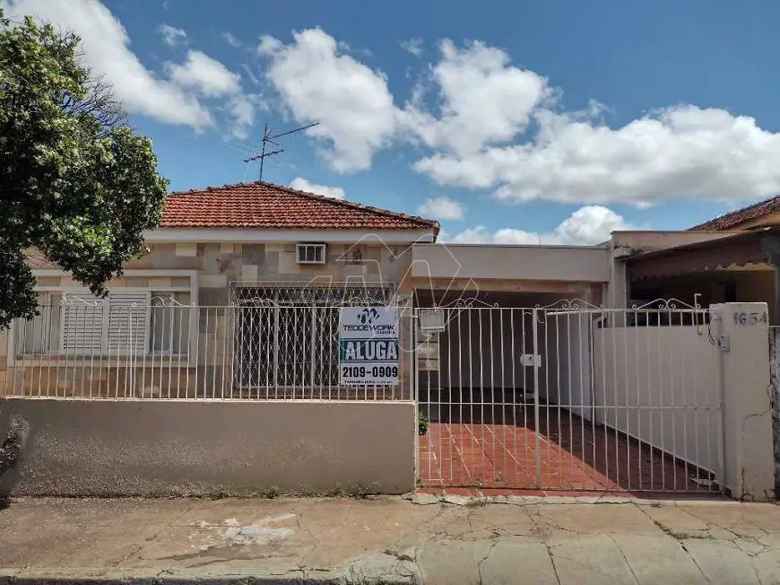 Foto 1 de Casa com 3 Quartos para alugar, 125m² em Vila Santana, Araraquara
