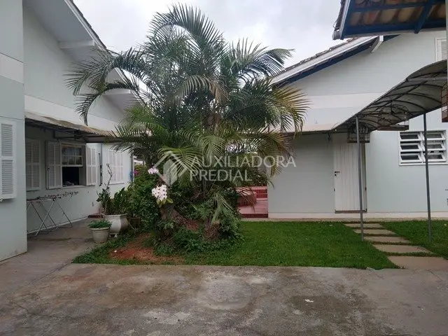 Foto 1 de Casa com 4 Quartos à venda, 370m² em Córrego Grande, Florianópolis