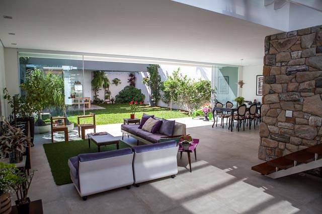 Foto 1 de Casa com 4 Quartos para alugar, 320m² em Vila Cordeiro, São Paulo