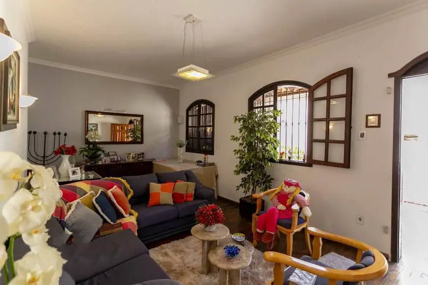 Foto 1 de Casa com 5 Quartos para alugar, 360m² em Planalto, Belo Horizonte