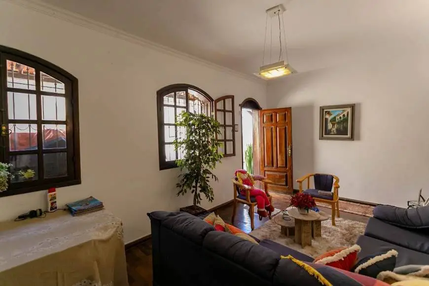 Foto 2 de Casa com 5 Quartos para alugar, 360m² em Planalto, Belo Horizonte