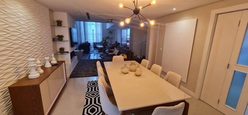 Foto 3 de Casa de Condomínio com 4 Quartos para venda ou aluguel, 300m² em Pinheirinho, Curitiba