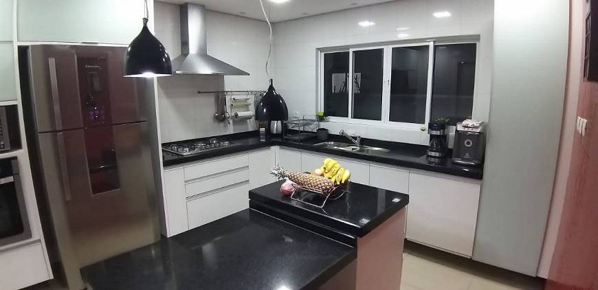 Foto 4 de Casa de Condomínio com 4 Quartos para venda ou aluguel, 300m² em Pinheirinho, Curitiba