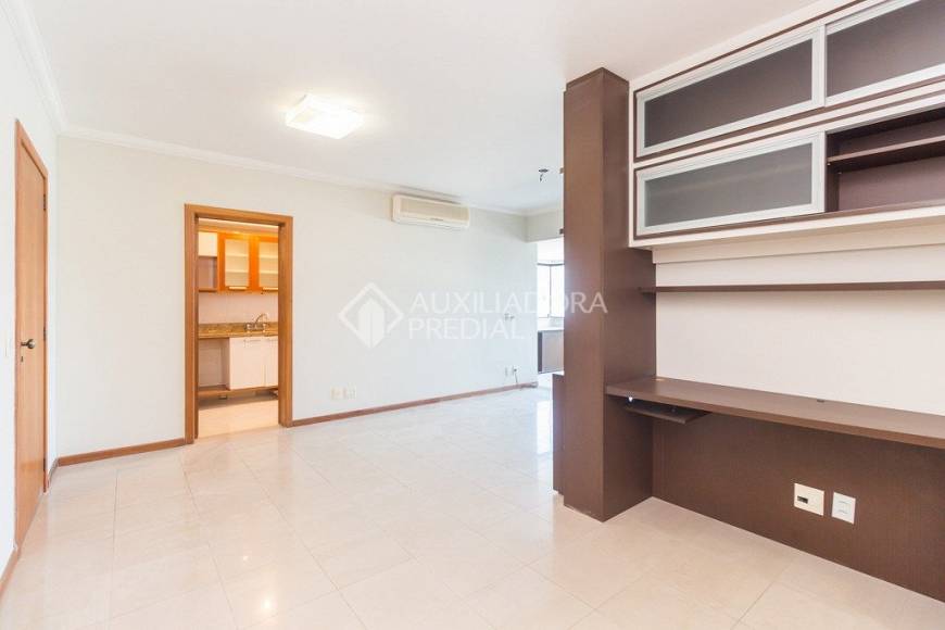 Foto 2 de Apartamento com 2 Quartos para alugar, 95m² em Menino Deus, Porto Alegre
