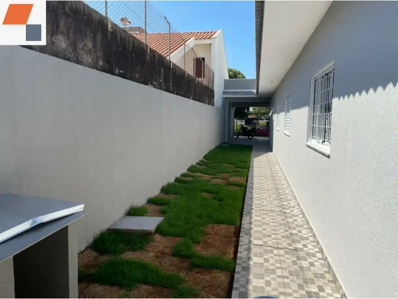 Foto 2 de Casa com 2 Quartos para alugar, 160m² em Jardim Iguaçu, Maringá