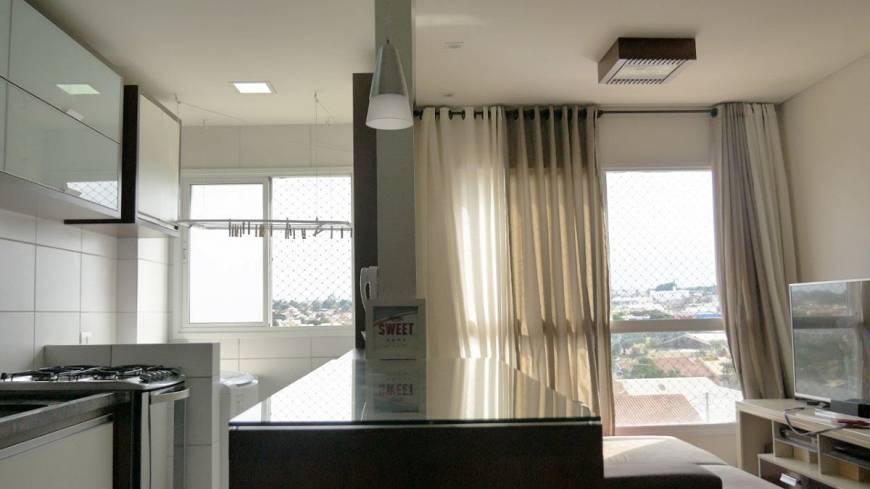 Foto 1 de Apartamento com 3 Quartos para alugar, 58m² em Champagnat, Londrina