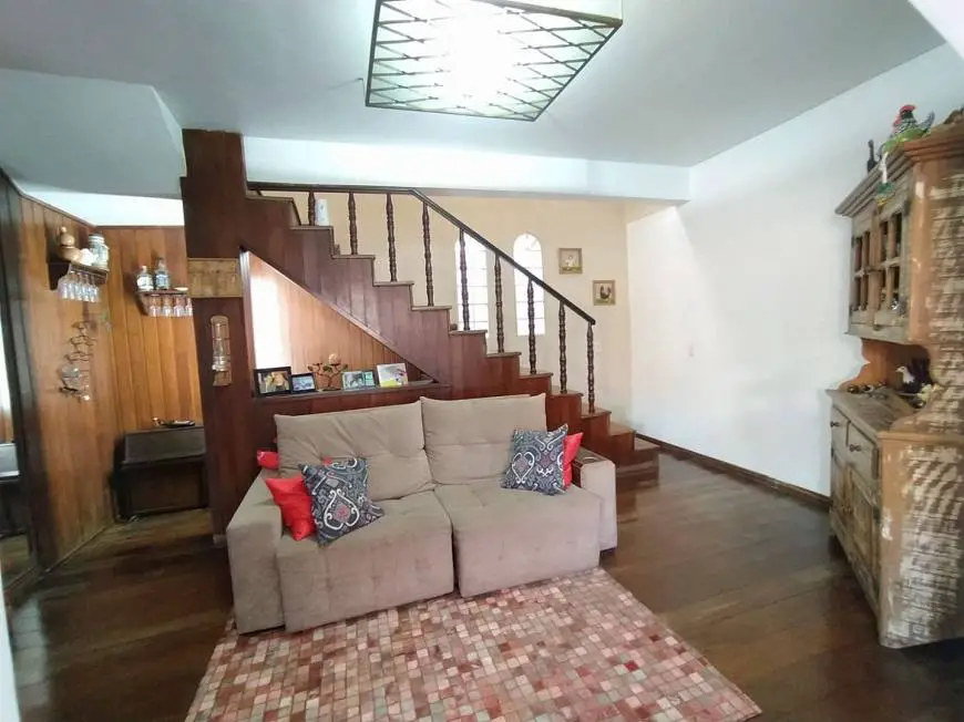 Foto 2 de Casa com 5 Quartos para alugar, 360m² em Santa Terezinha, Belo Horizonte