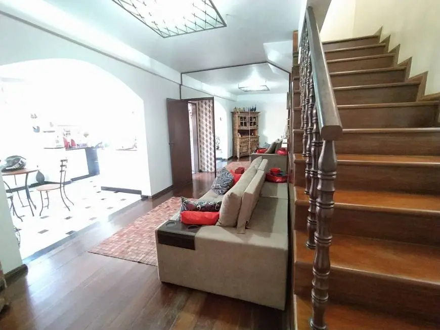 Foto 3 de Casa com 5 Quartos para alugar, 360m² em Santa Terezinha, Belo Horizonte