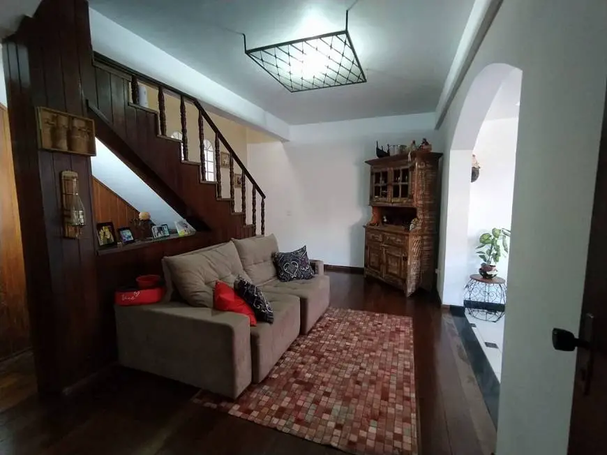 Foto 4 de Casa com 5 Quartos para alugar, 360m² em Santa Terezinha, Belo Horizonte