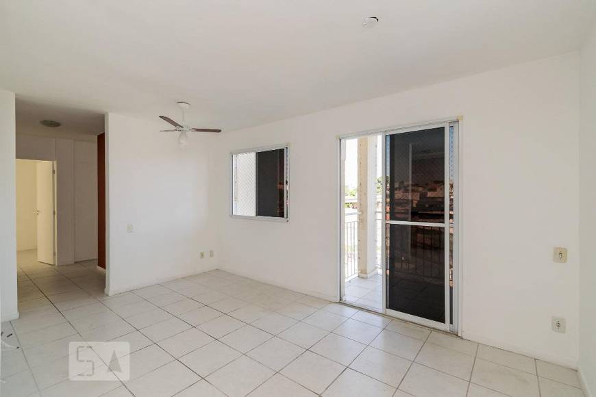 Foto 1 de Apartamento com 3 Quartos para alugar, 65m² em Irajá, Rio de Janeiro