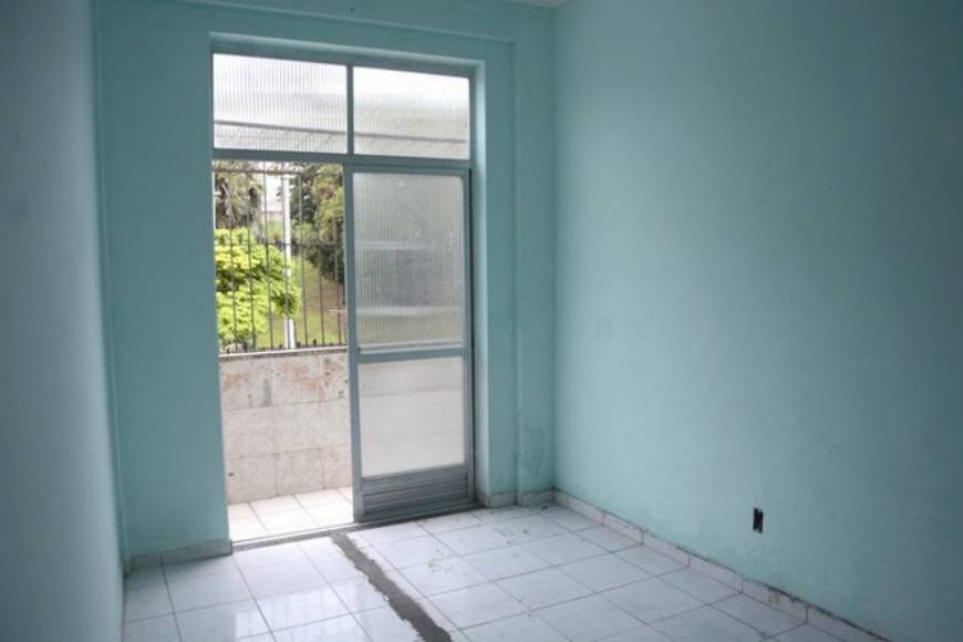 Foto 2 de Apartamento com 4 Quartos à venda, 100m² em Saúde, Salvador
