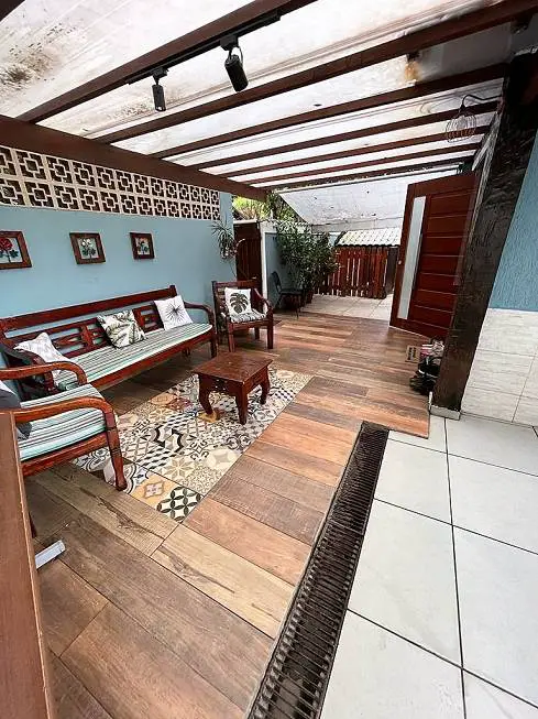 Foto 1 de Casa com 3 Quartos à venda, 250m² em Maria Paula, São Gonçalo