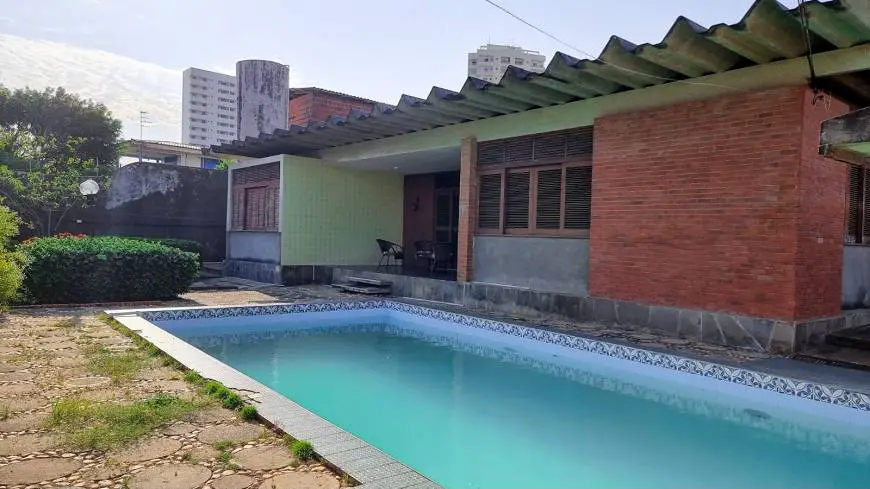 Foto 2 de Casa com 5 Quartos à venda, 250m² em Dionísio Torres, Fortaleza