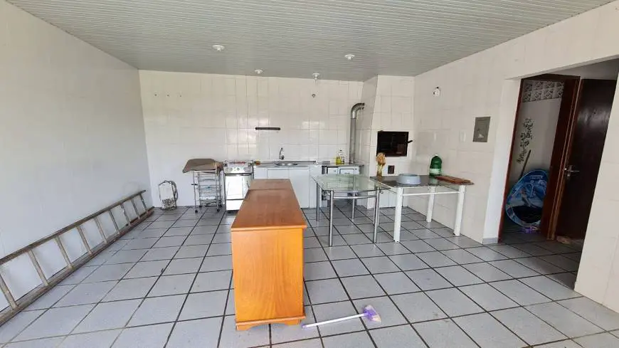 Foto 4 de Casa com 2 Quartos para alugar, 100m² em Novo Mundo, Curitiba