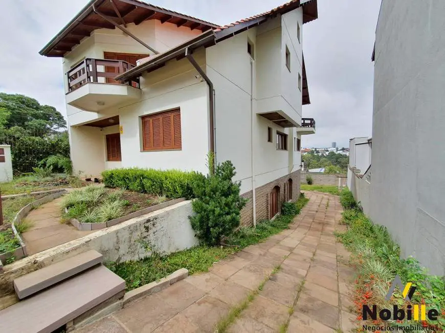 Foto 1 de Casa com 3 Quartos à venda, 411m² em Cinquentenário, Caxias do Sul