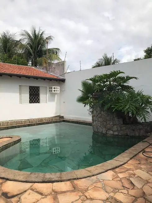 Foto 1 de Casa com 3 Quartos para venda ou aluguel, 191m² em Jardim Shangri La, Cuiabá