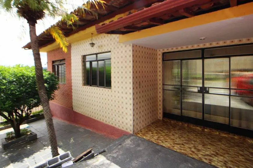 Foto 1 de Casa com 3 Quartos à venda, 252m² em Santa Helena, Belo Horizonte