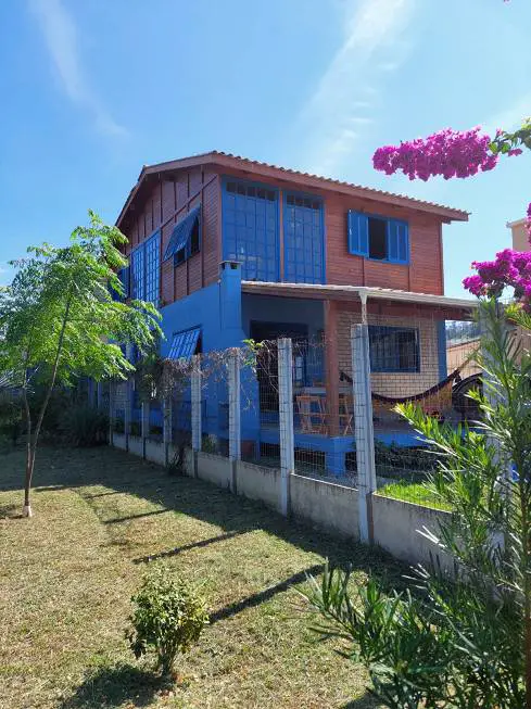 Foto 1 de Casa com 4 Quartos à venda, 198m² em Centro, Capivari de Baixo