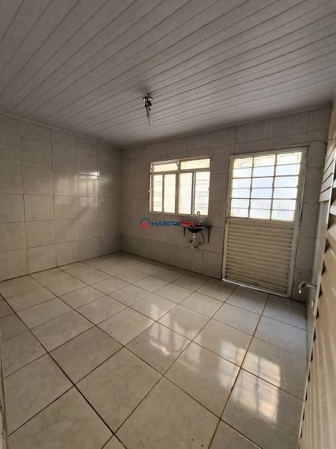 Foto 4 de Casa com 4 Quartos para alugar, 150m² em Setor Oeste, Goiânia