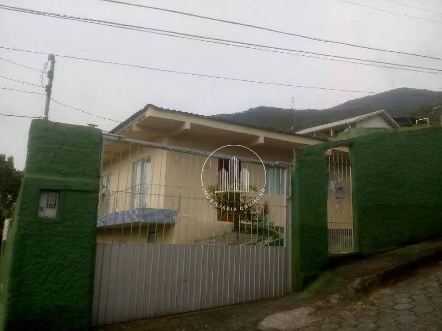 Foto 1 de Casa com 5 Quartos à venda, 185m² em Costeira do Pirajubaé, Florianópolis