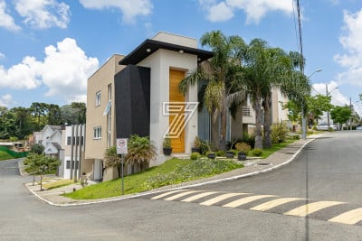 Foto 1 de Casa de Condomínio com 4 Quartos à venda, 377m² em Santa Felicidade, Curitiba