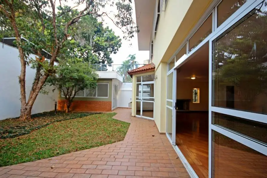 Foto 1 de Sobrado com 3 Quartos para venda ou aluguel, 269m² em Alto de Pinheiros, São Paulo