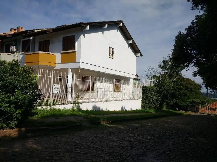 Foto 2 de Sobrado com 4 Quartos à venda, 155m² em Espiríto Santo, Porto Alegre