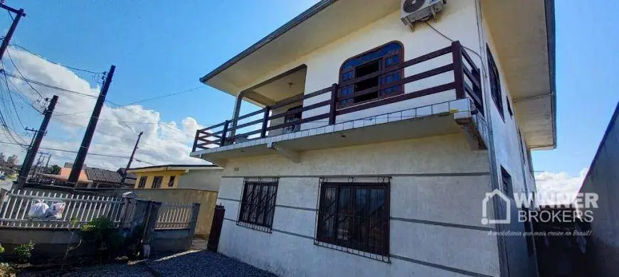 Foto 1 de Sobrado com 6 Quartos à venda, 268m² em Adhemar Garcia, Joinville