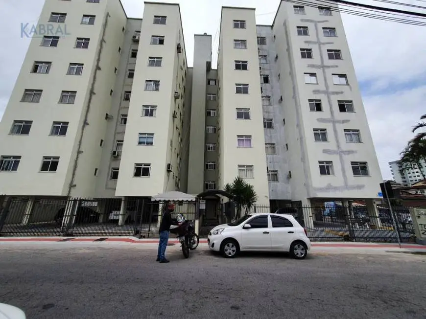 Foto 2 de Apartamento com 3 Quartos para alugar, 94m² em Barreiros, São José