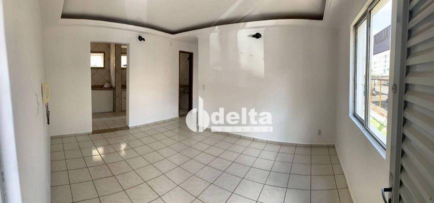 Foto 4 de Apartamento com 3 Quartos para alugar, 60m² em Tubalina, Uberlândia