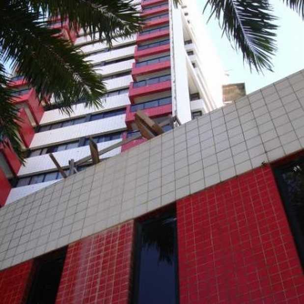Foto 2 de Apartamento com 4 Quartos à venda, 158m² em Graças, Recife