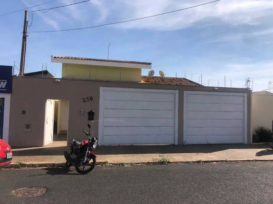 Foto 1 de Casa com 3 Quartos à venda, 220m² em Vila Harmonia, Araraquara