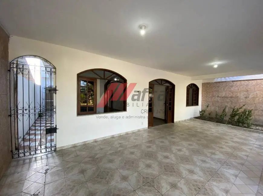 Foto 1 de Casa com 4 Quartos para alugar, 200m² em Coqueiro, Belém