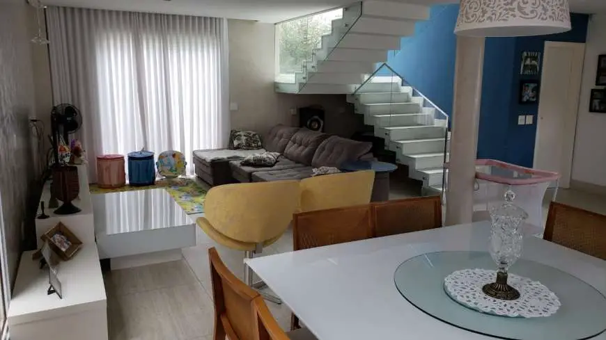 Foto 1 de Casa com 4 Quartos à venda, 206m² em Estoril, Belo Horizonte