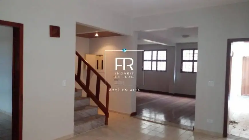 Foto 1 de Casa com 4 Quartos para alugar, 402m² em Vigilato Pereira, Uberlândia