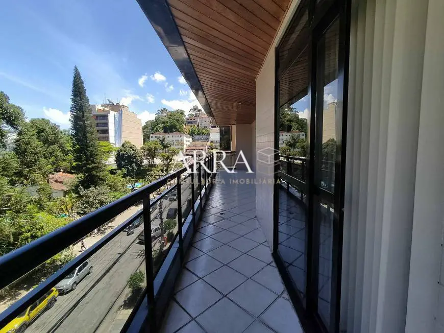 Foto 2 de Apartamento com 3 Quartos à venda, 135m² em Agriões, Teresópolis