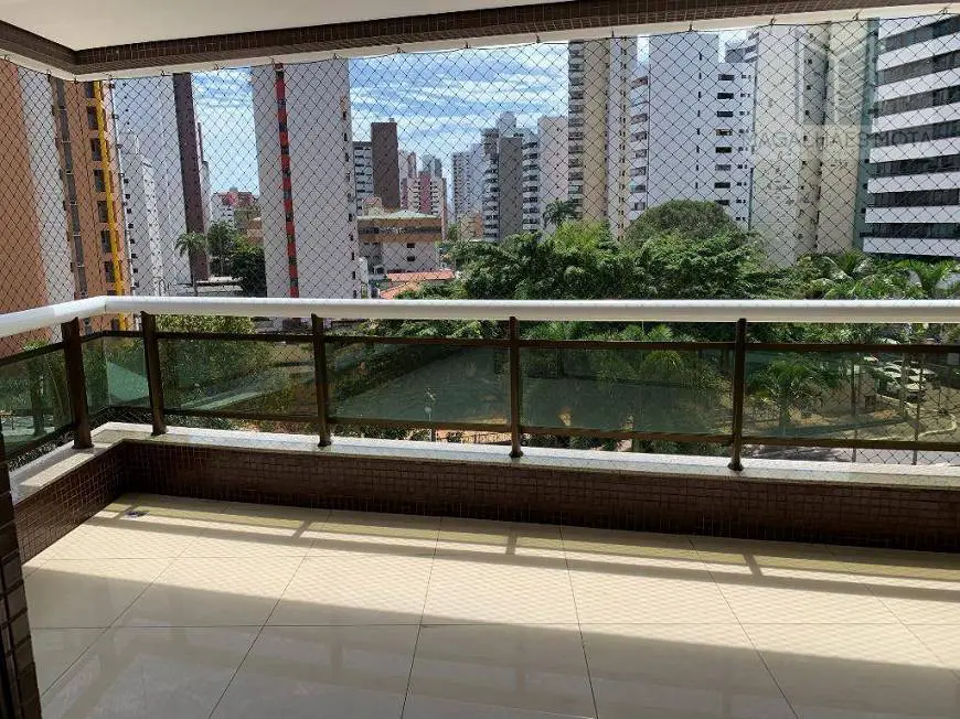 Foto 4 de Apartamento com 3 Quartos para alugar, 217m² em Meireles, Fortaleza