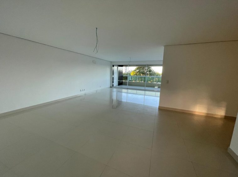 Foto 3 de Apartamento com 4 Quartos à venda, 274m² em Guararapes, Fortaleza