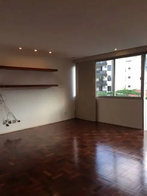 Foto 1 de Apartamento com 4 Quartos para alugar, 150m² em Leblon, Rio de Janeiro