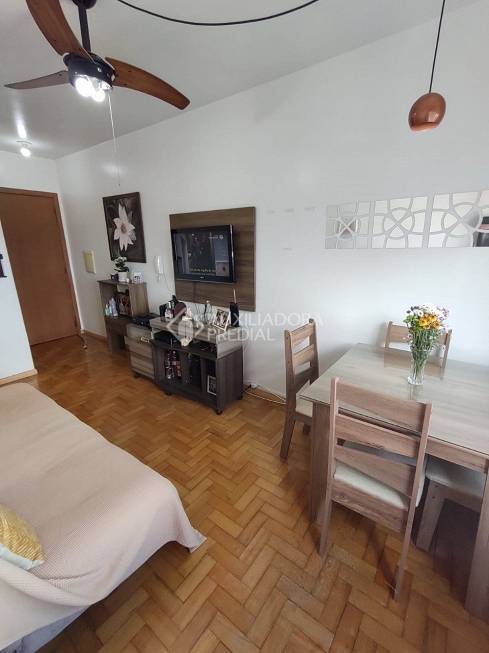 Foto 4 de Apartamento com 4 Quartos à venda, 77m² em Petrópolis, Porto Alegre