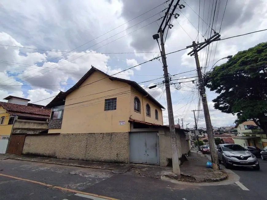Foto 1 de Casa com 3 Quartos para alugar, 100m² em Betânia, Belo Horizonte
