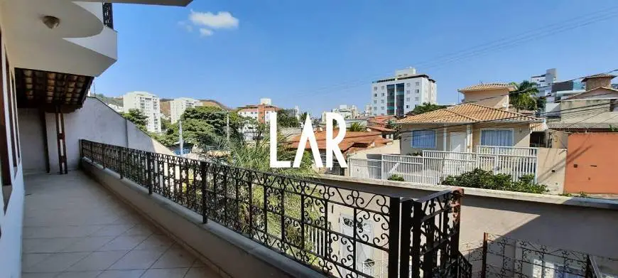 Foto 1 de Casa com 4 Quartos para alugar, 480m² em Castelo, Belo Horizonte